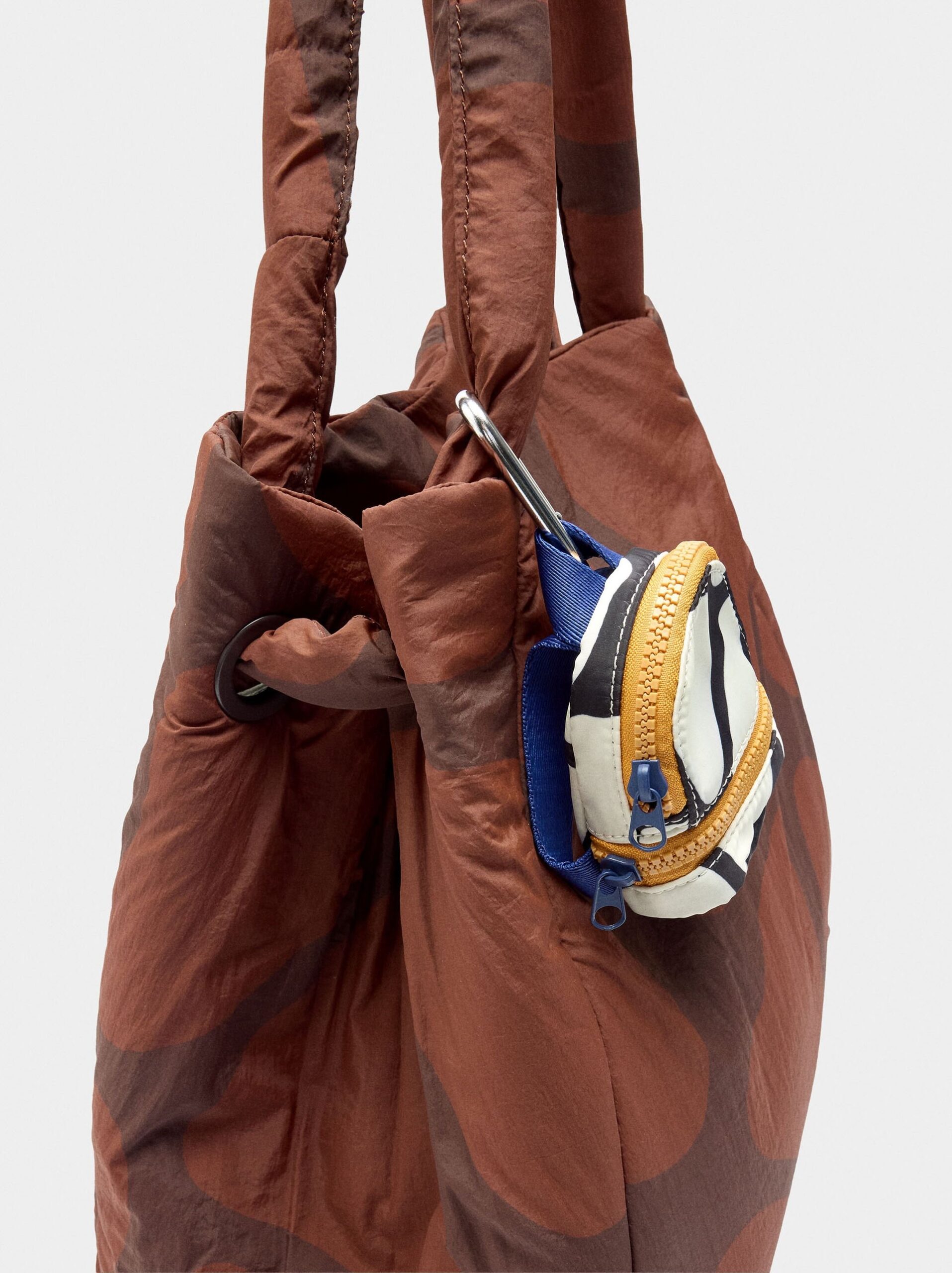 Çantë najloni, Parfois