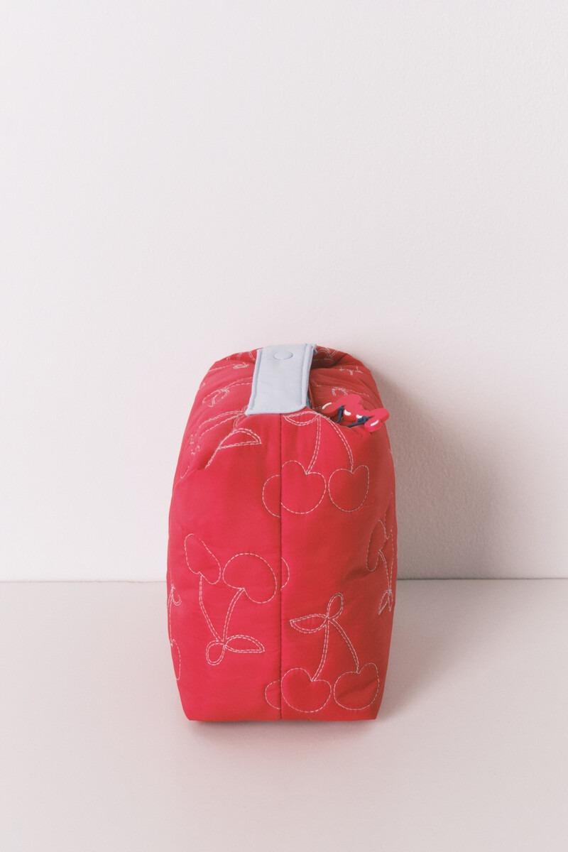 Çantë kozmetike, Women Secret