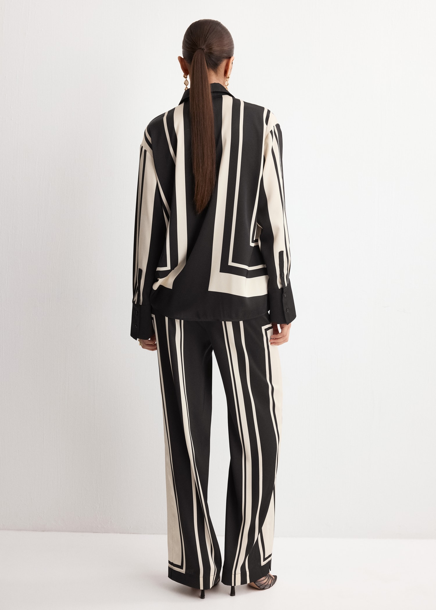 Pantallona të gjata, Mango