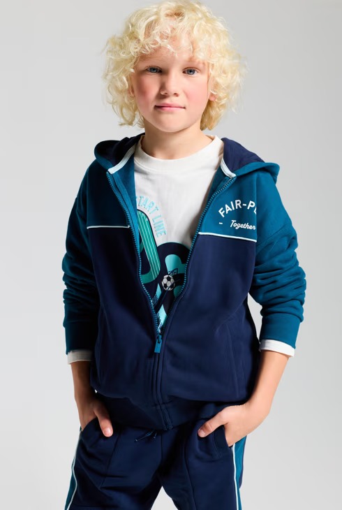 Bluzë me kapuç, Okaidi