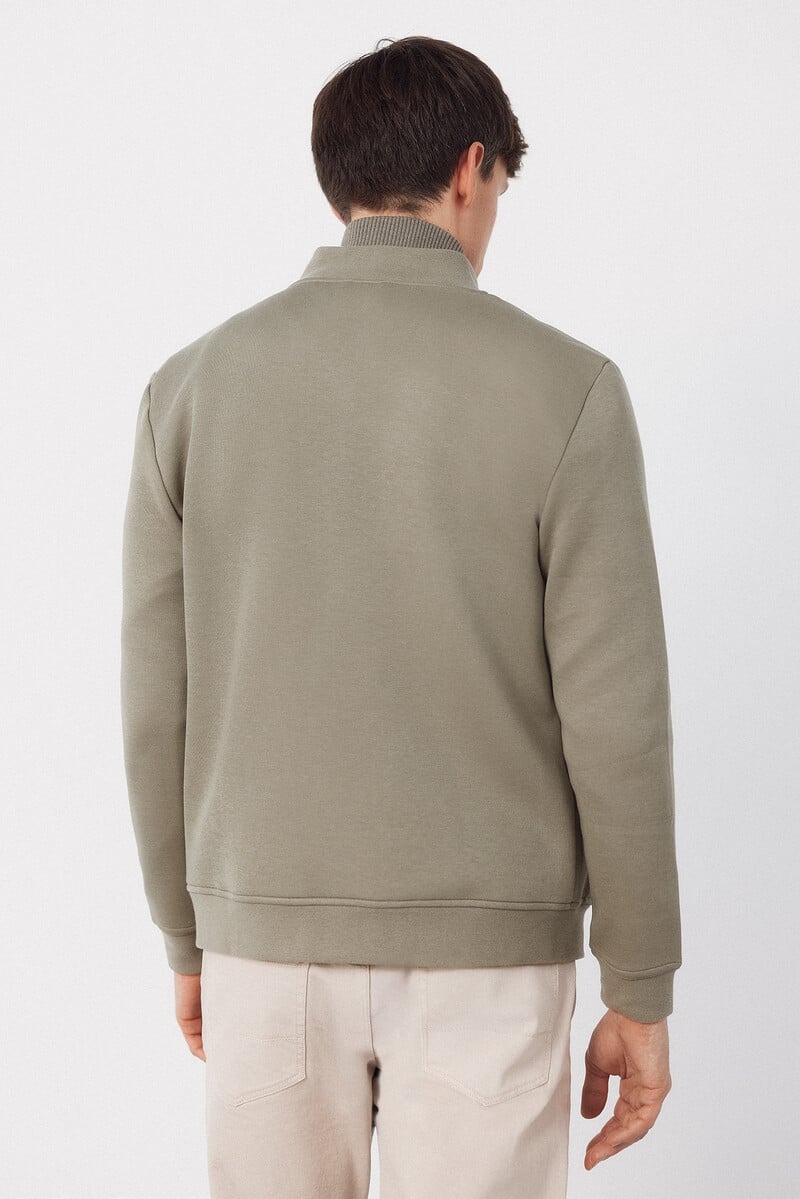 Triko me zinxhir, Cortefiel