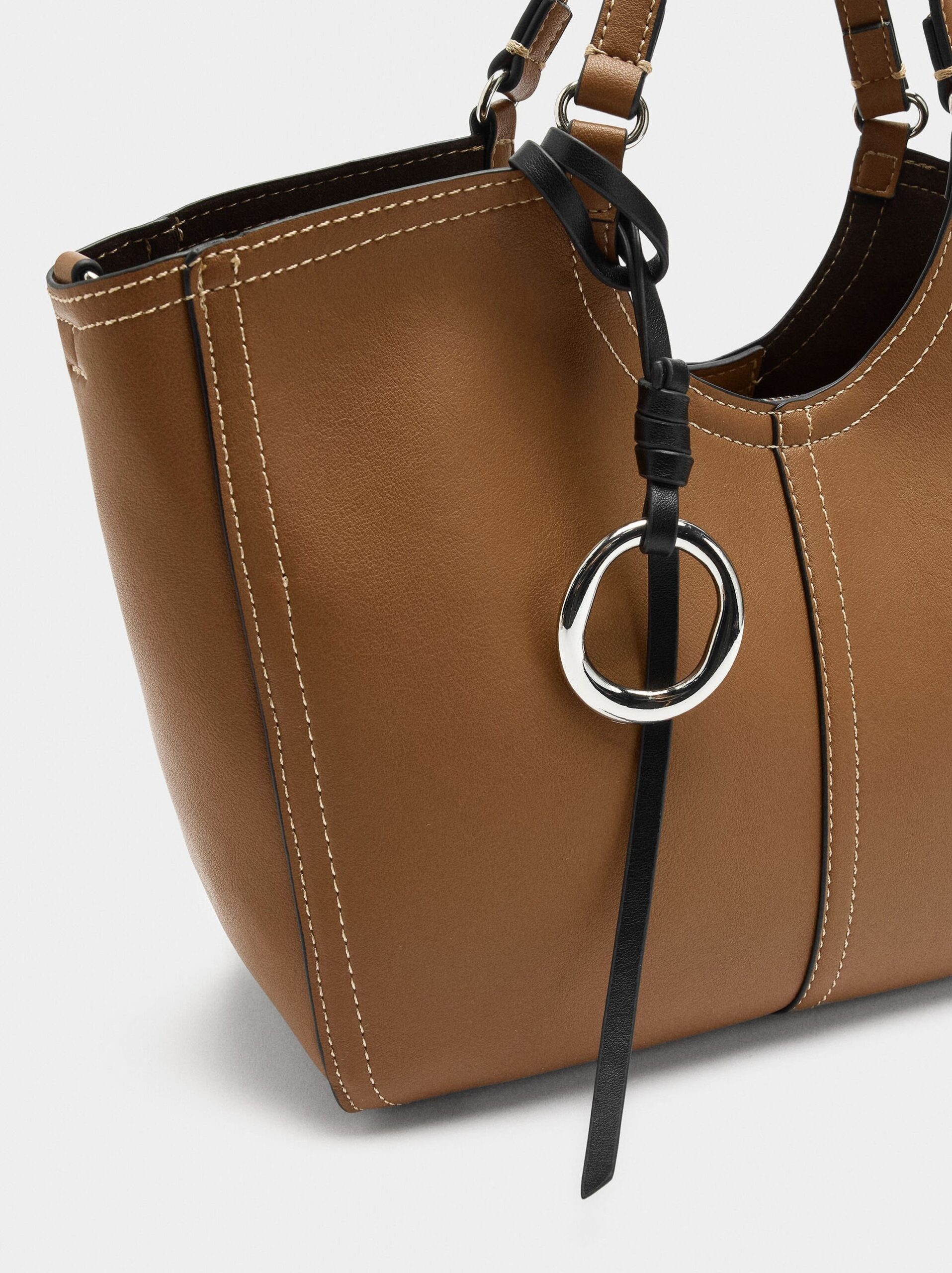 Çantë dore, Parfois