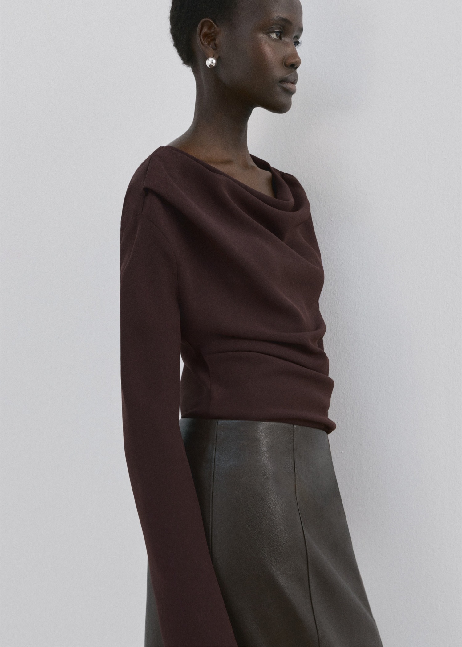 Bluzë asimetrike, Mango