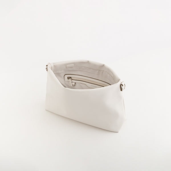 Çantë e vogël, Carpisa