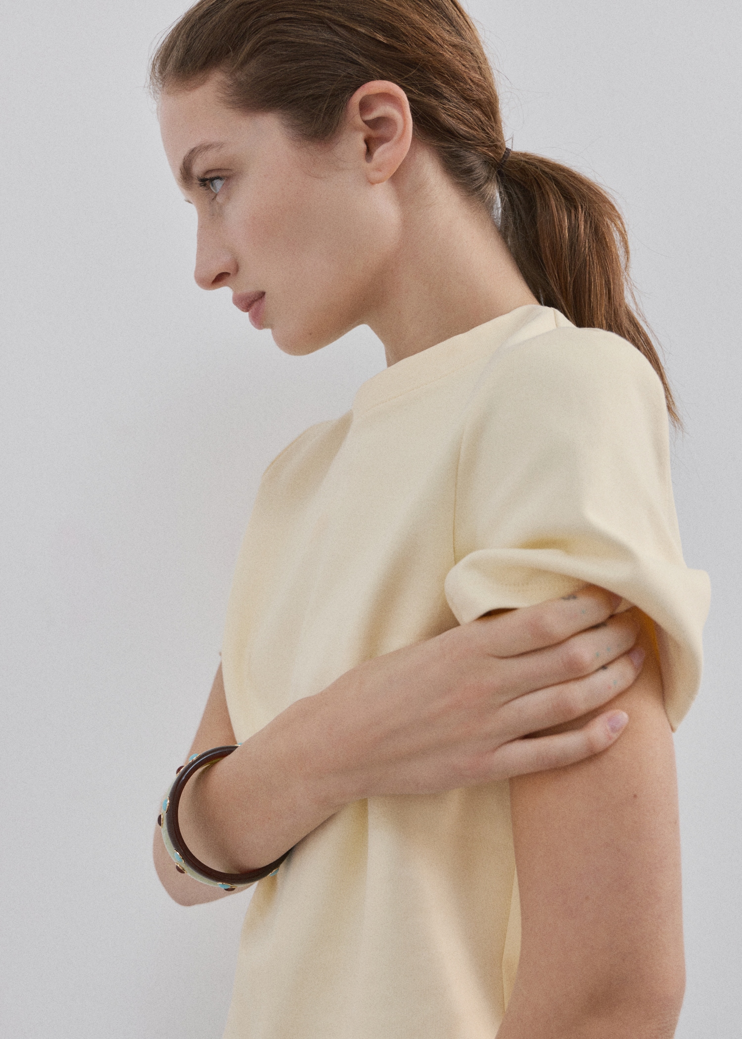 T-shirt bazik, Mango