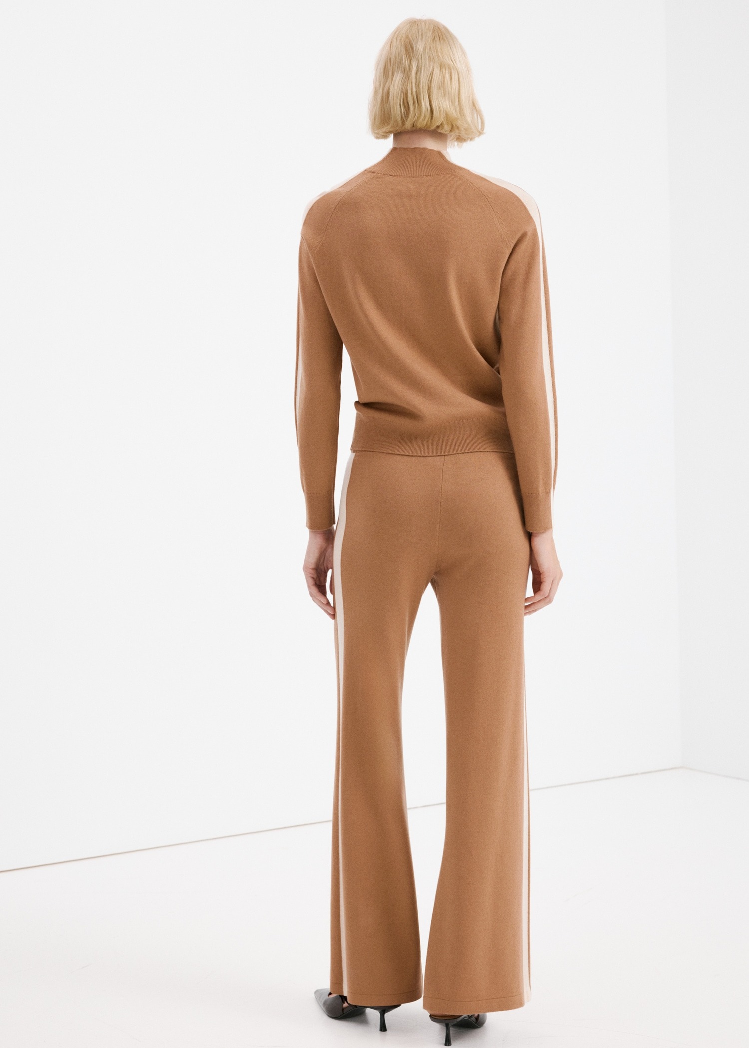 Pantallona të thurura, Mango