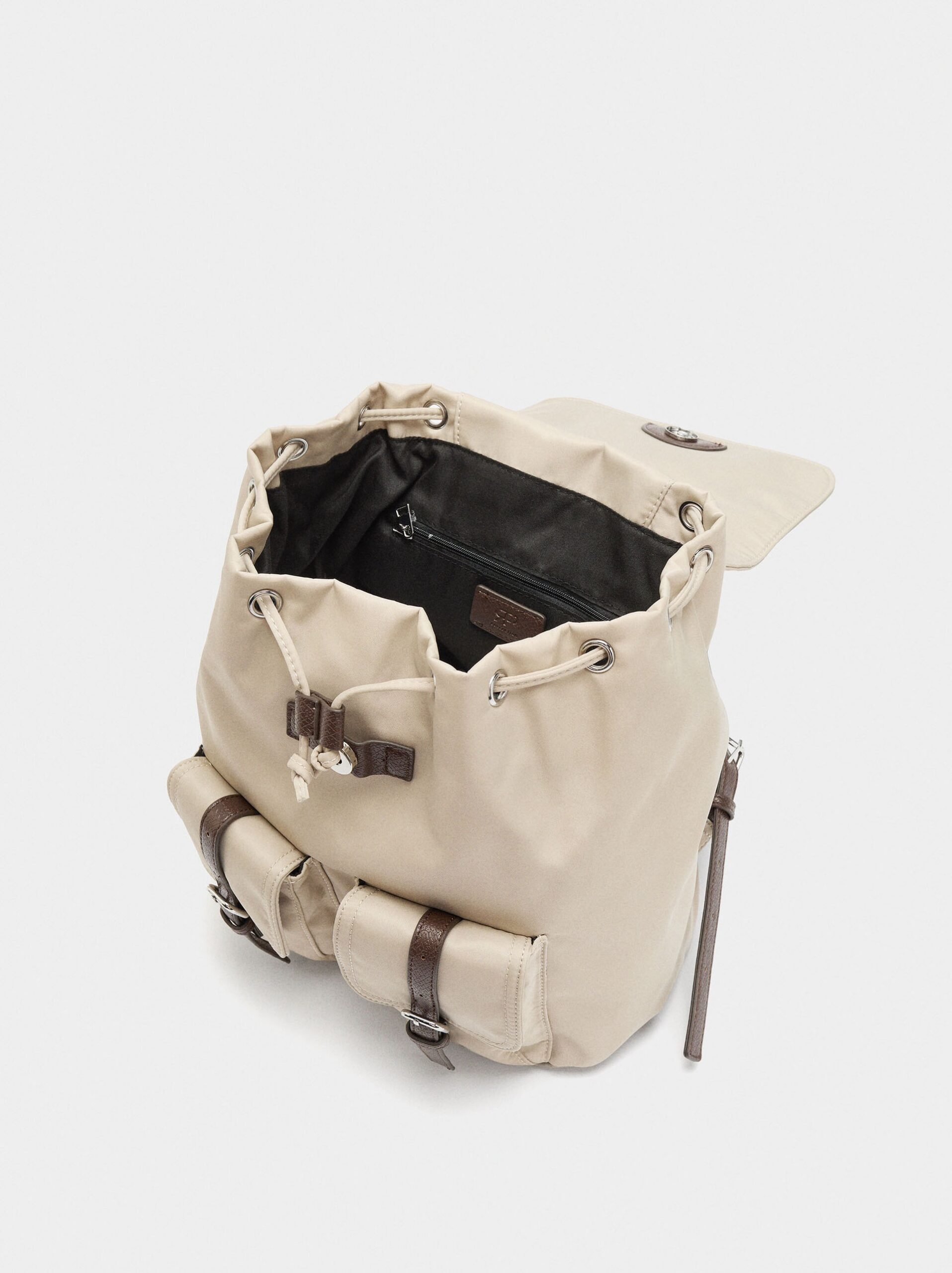 Çantë shpine, Parfois