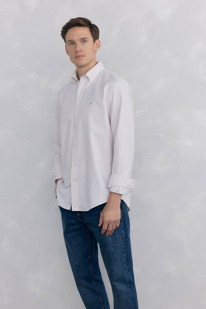 Këmishë me vija, Pedro del Hierro