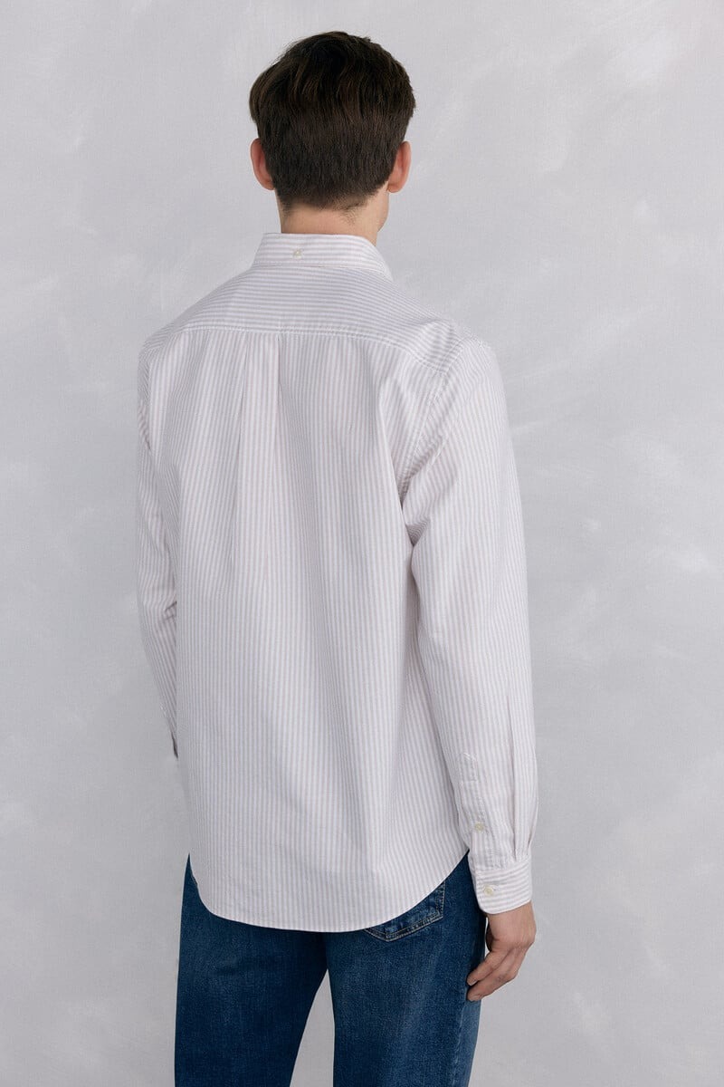 Këmishë me vija, Pedro del Hierro