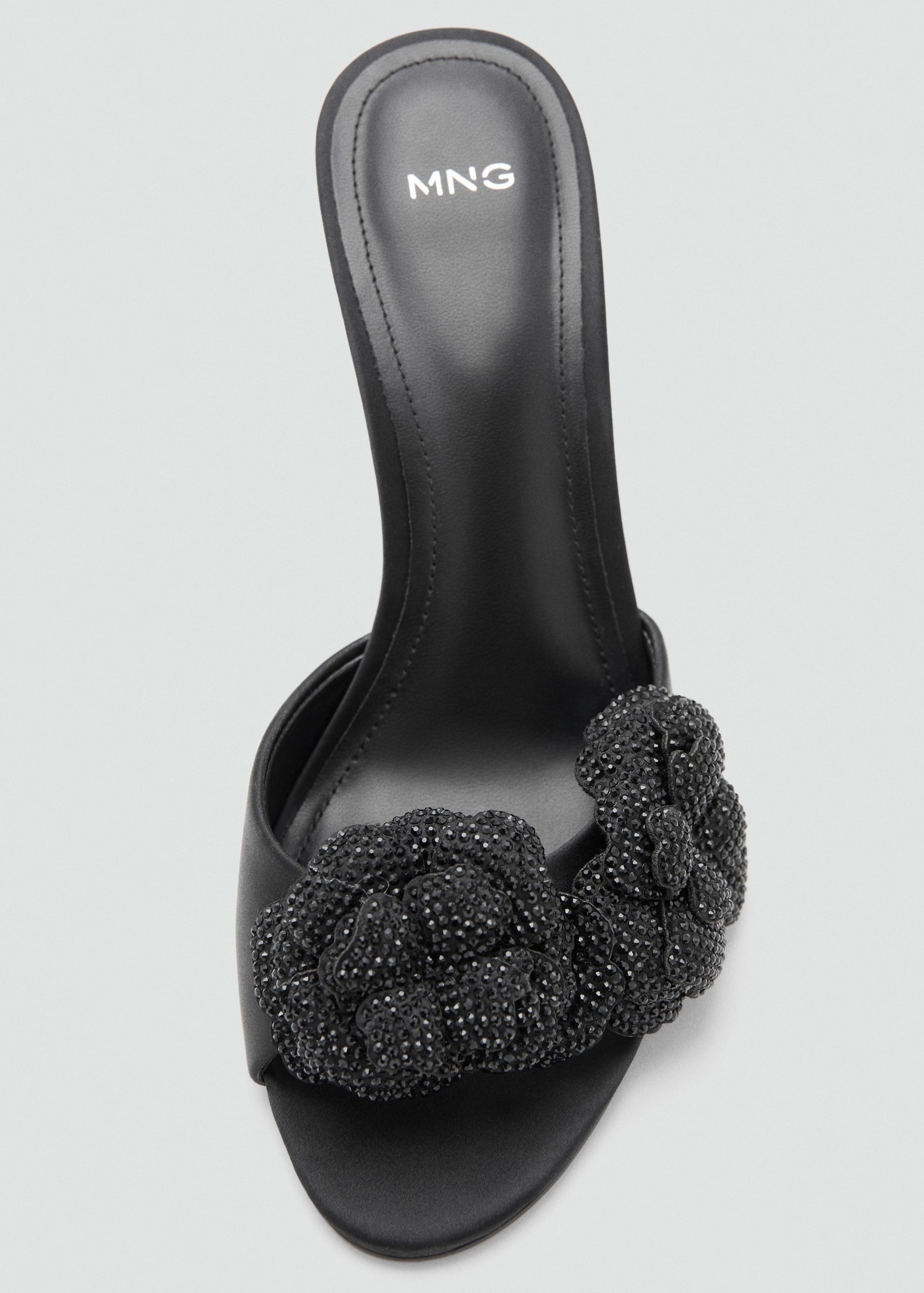 Sandale me takë, Mango