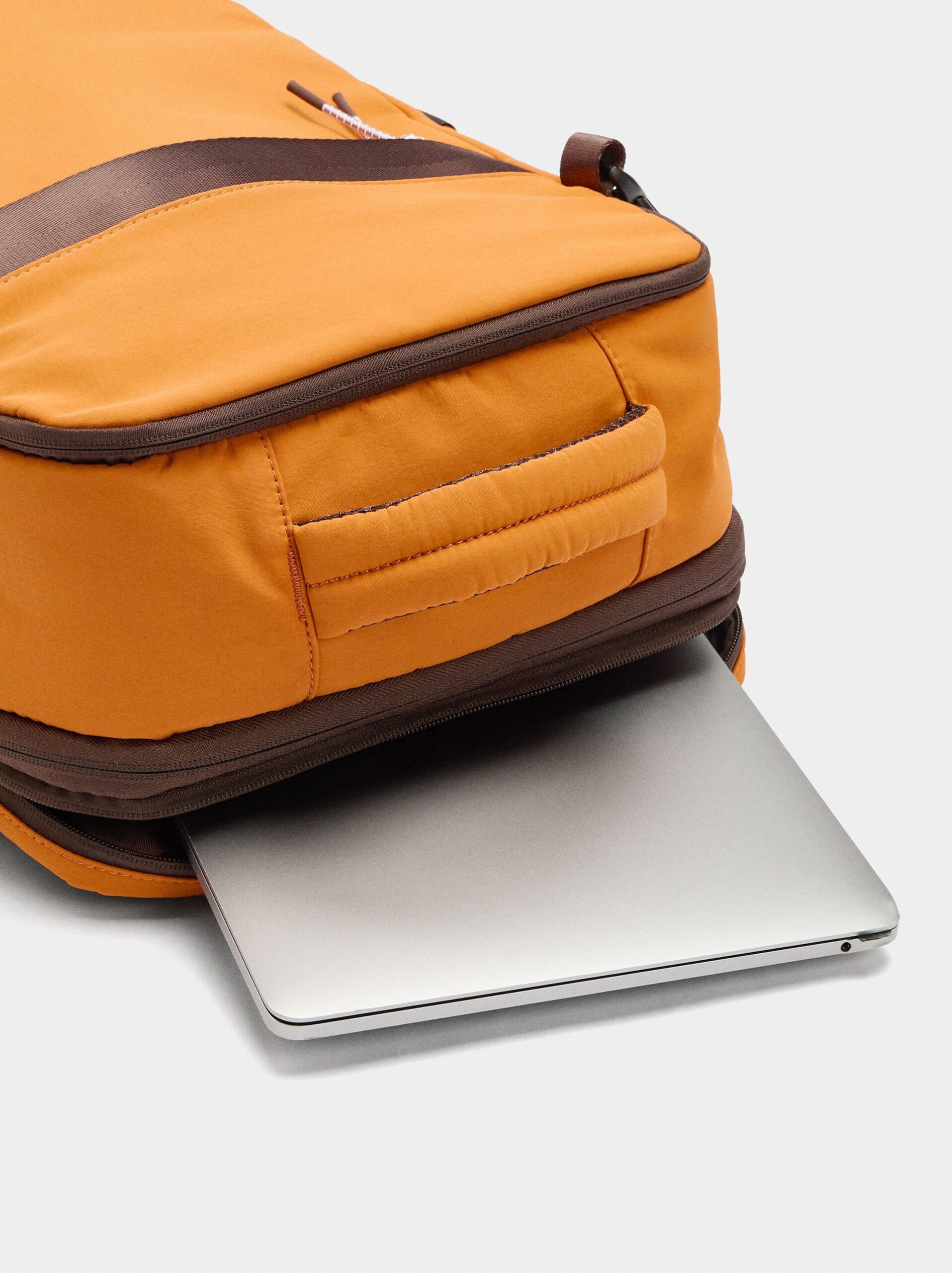 Çantë shpine, Parfois