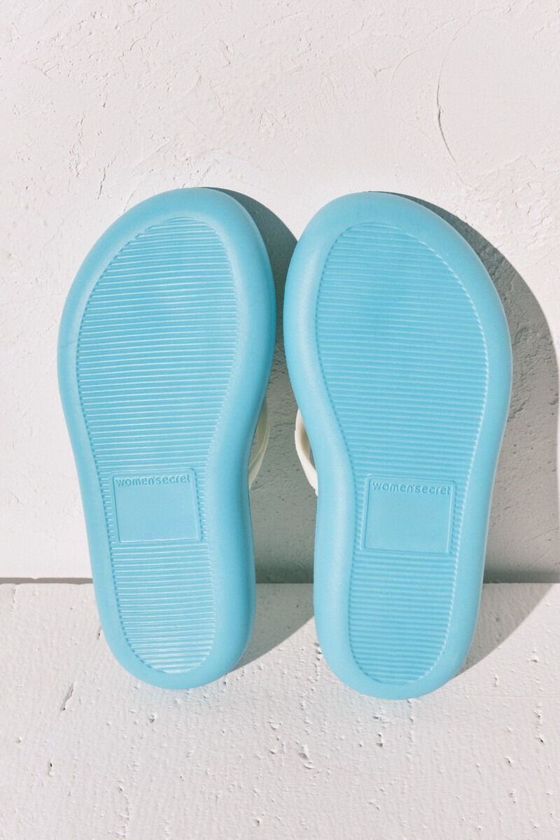 Shapka me gisht, Women Secret