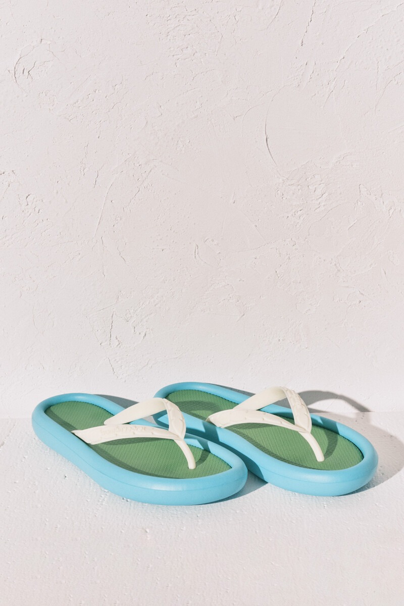 Shapka me gisht, Women Secret