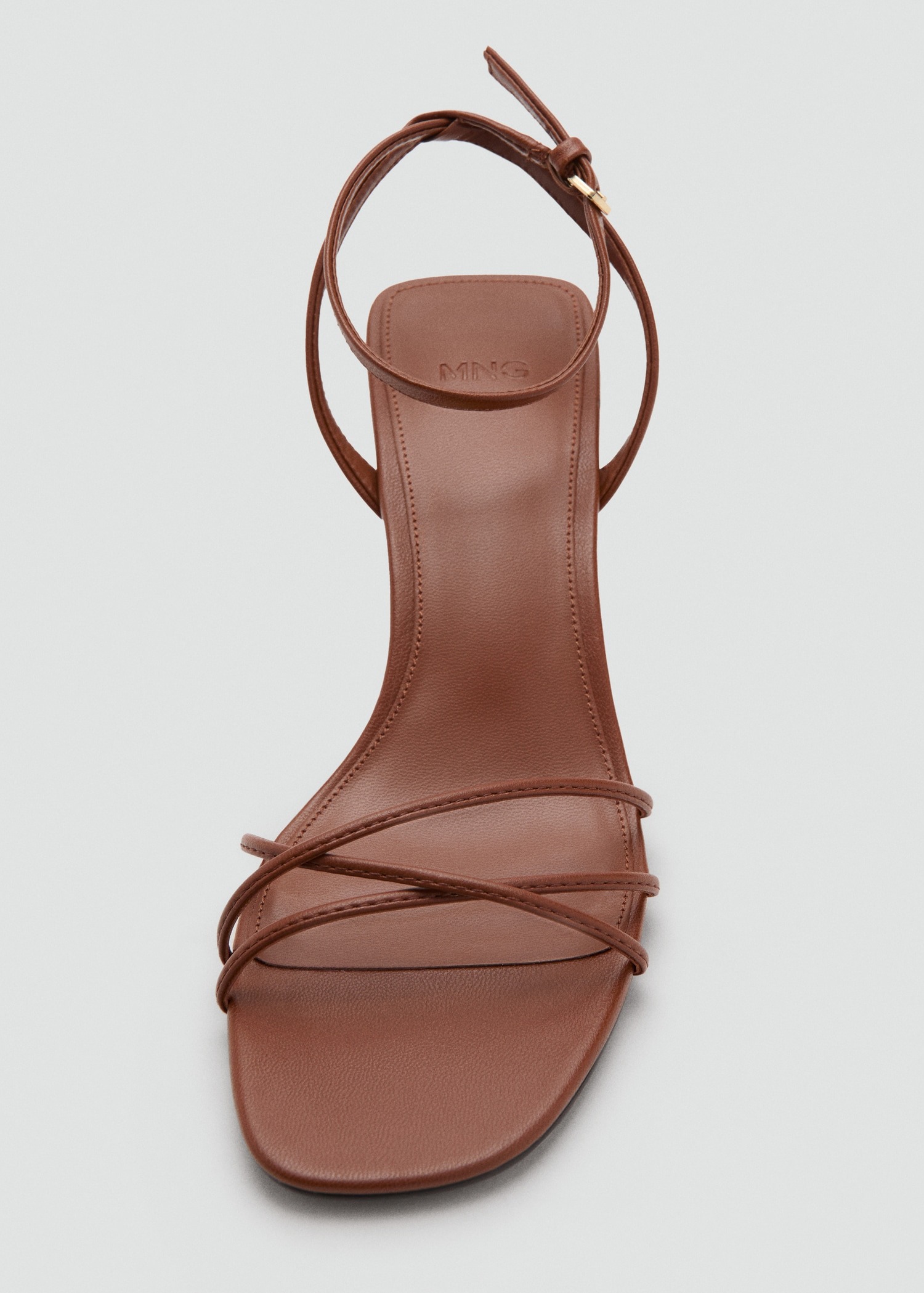 Sandale me takë, Mango