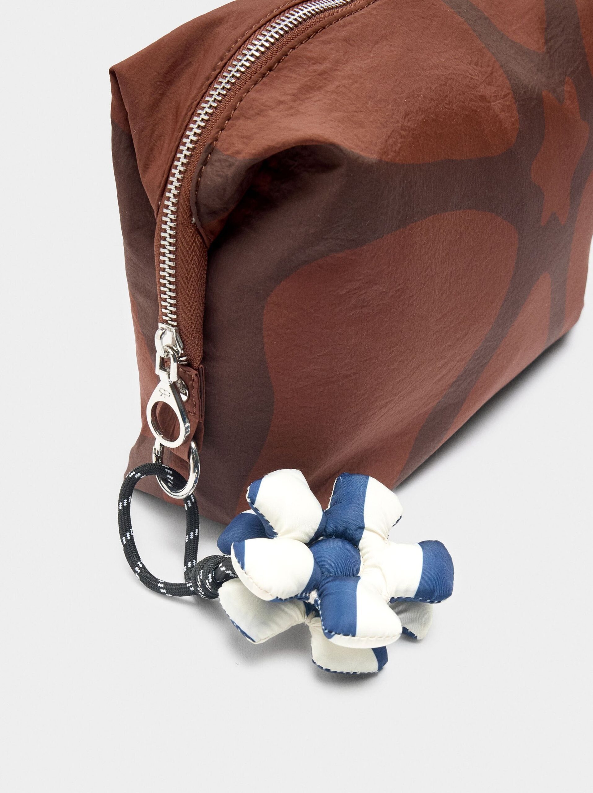 Çantë kozmetike, Parfois