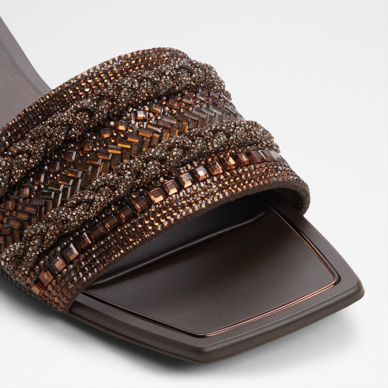 Shapka të sheshta, Aldo