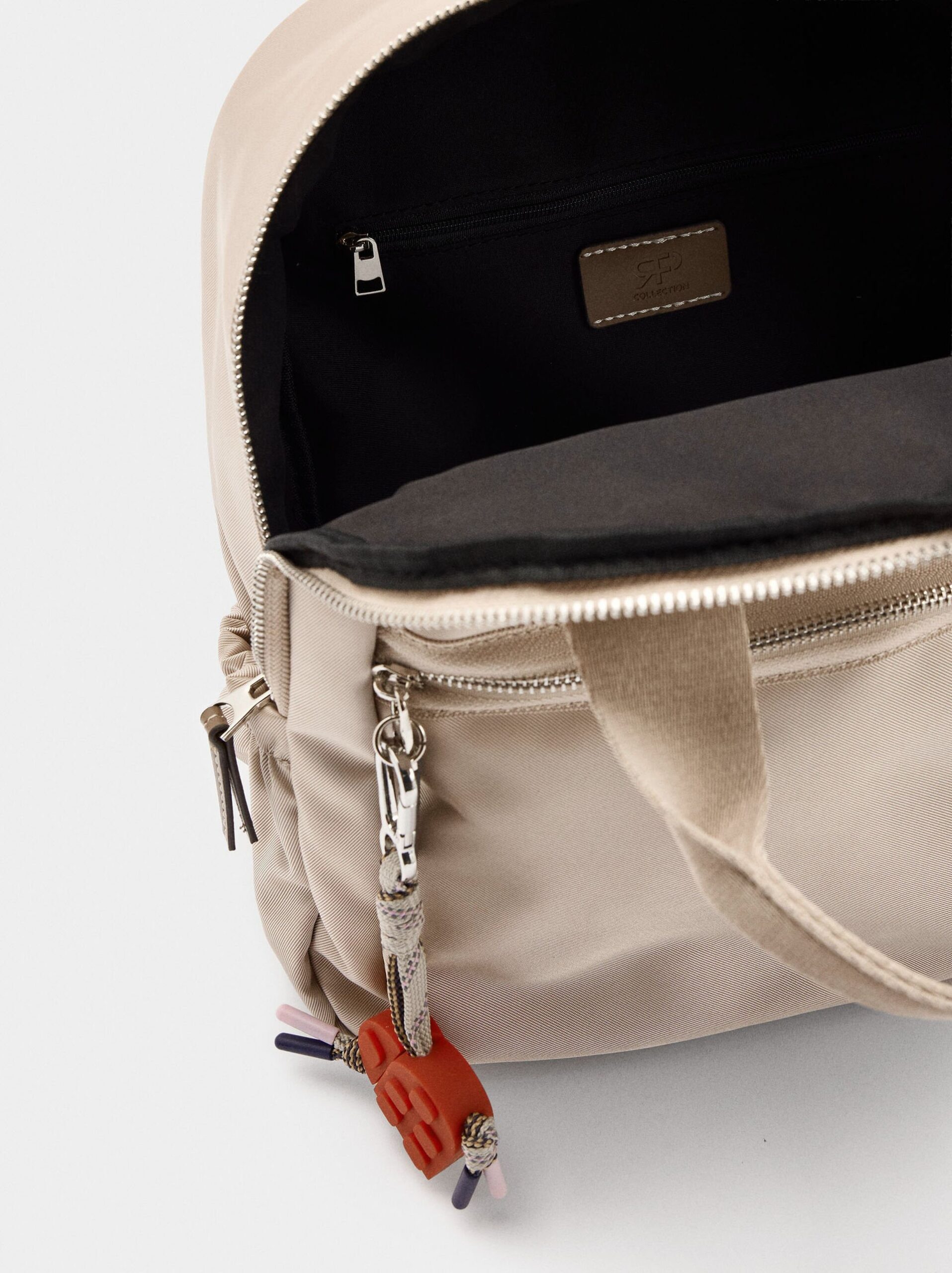 Çantë shpine, Parfois