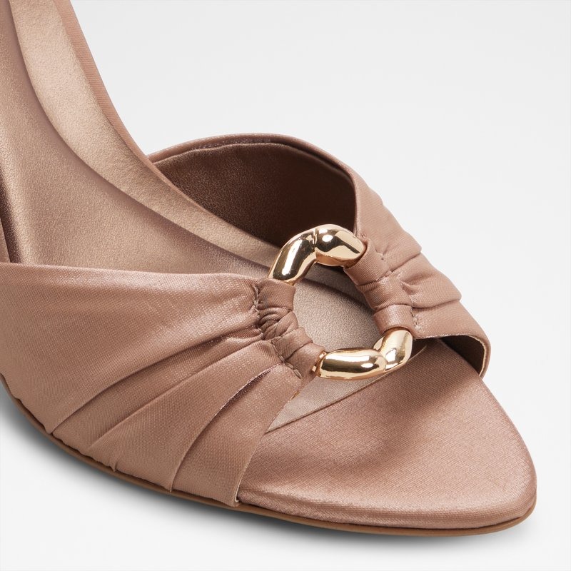 Shapka me takë, Aldo