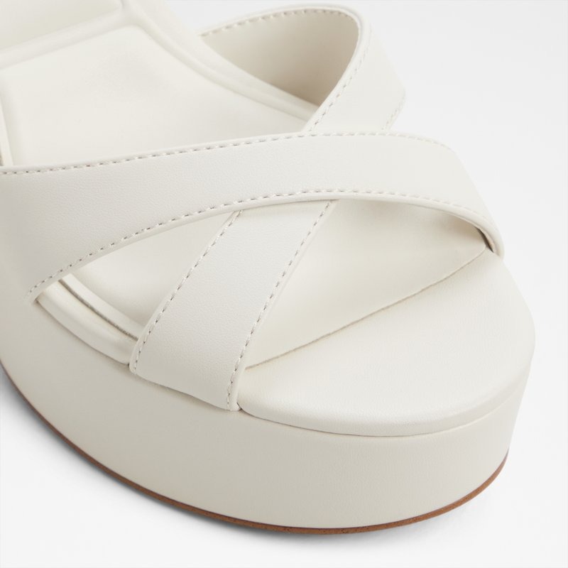 Sandale me takë, Aldo