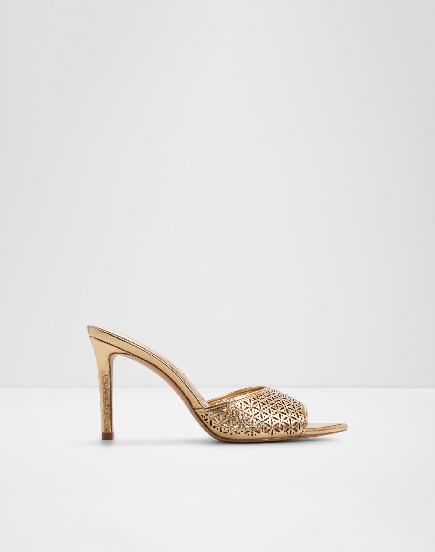 Shapka me takë, Aldo - 38