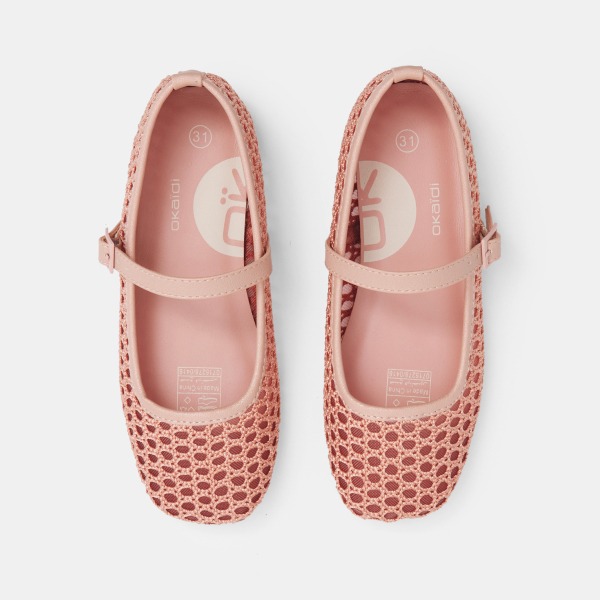 Balerina me thurje, Okaidi