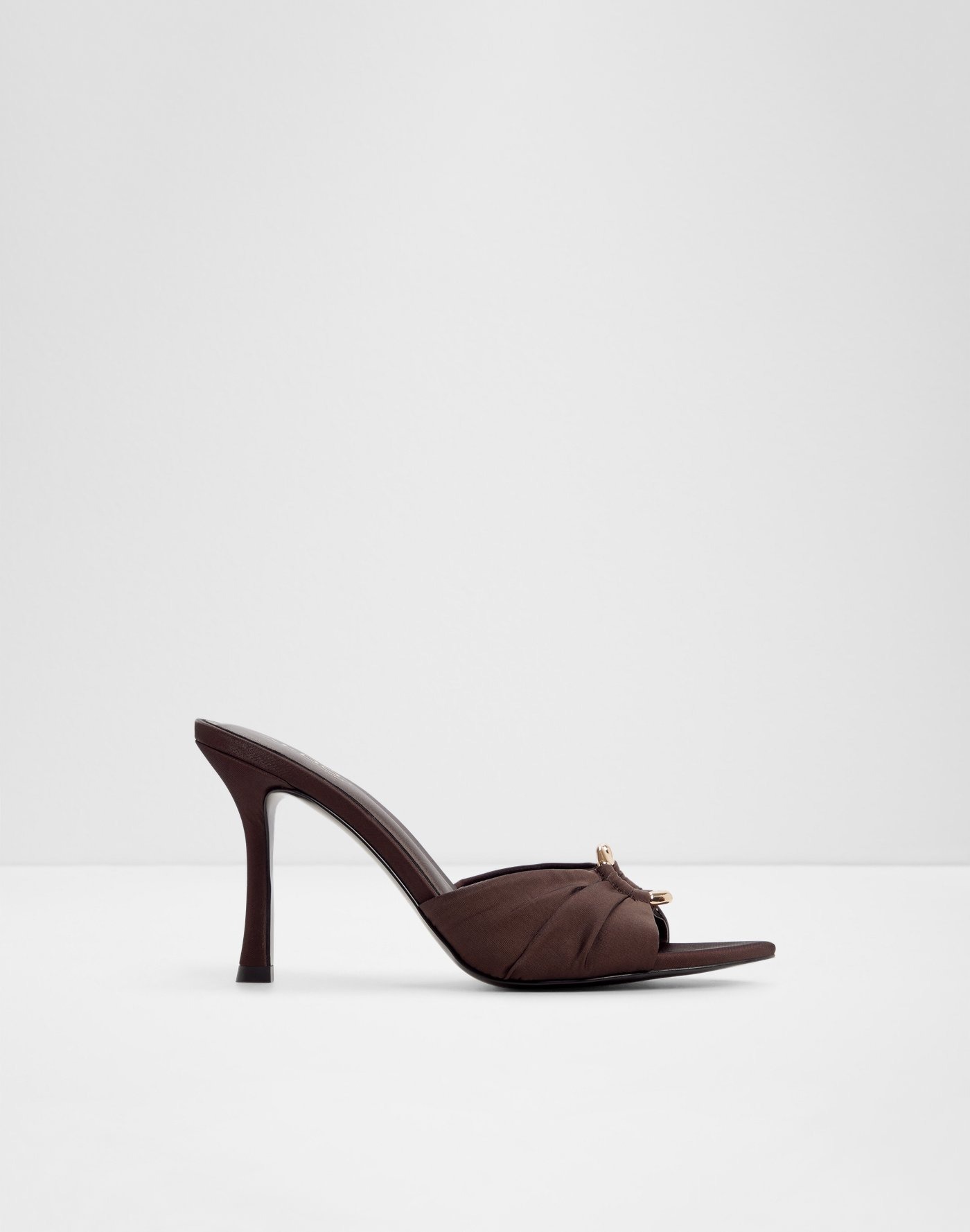 Shapka me takë, Aldo