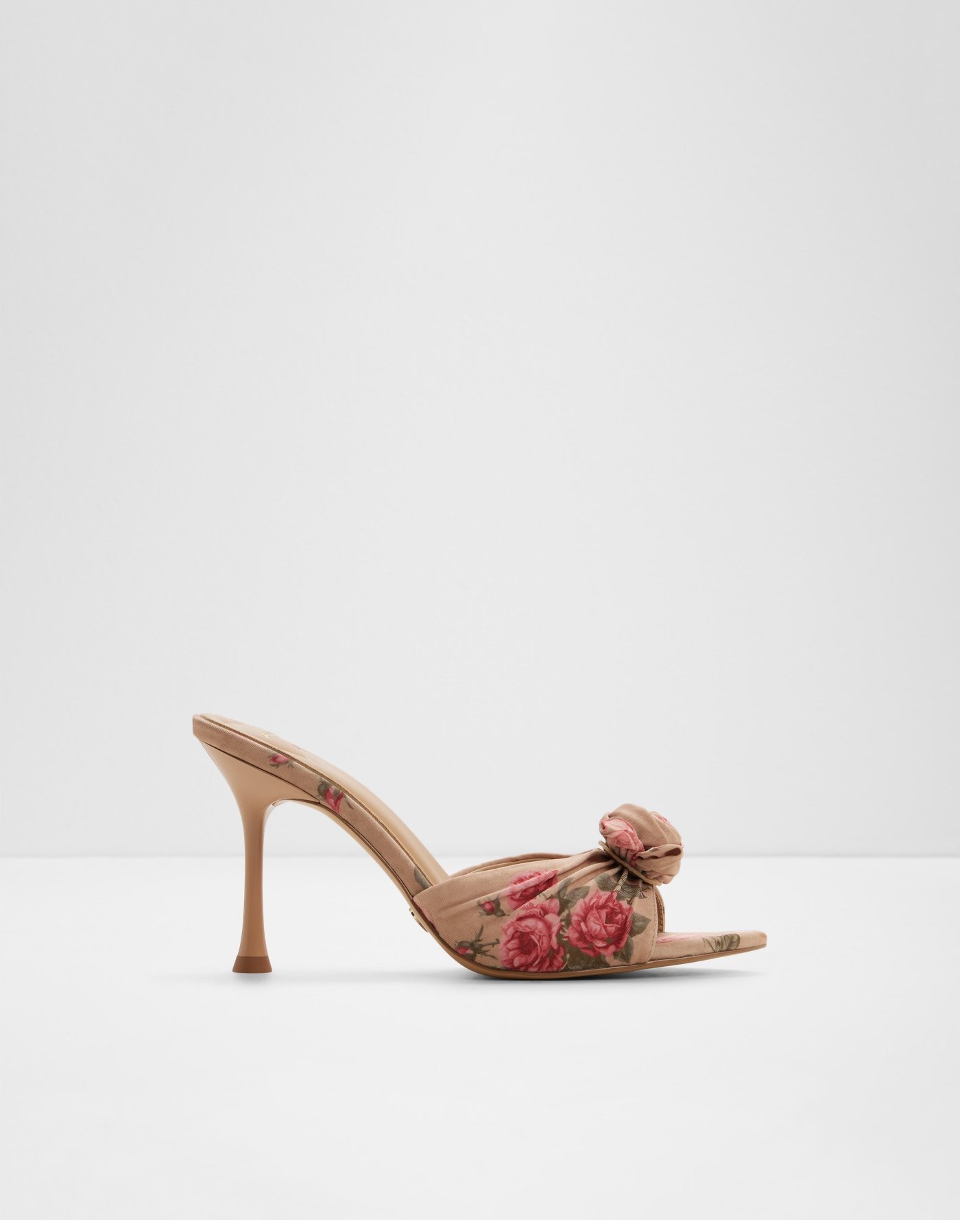 Shapka me takë, Aldo - 36