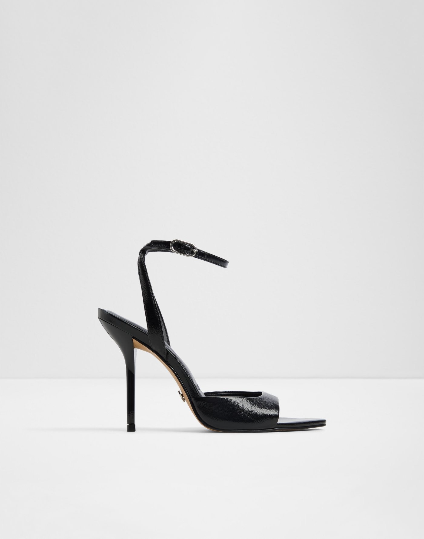 Sandale me takë, Aldo