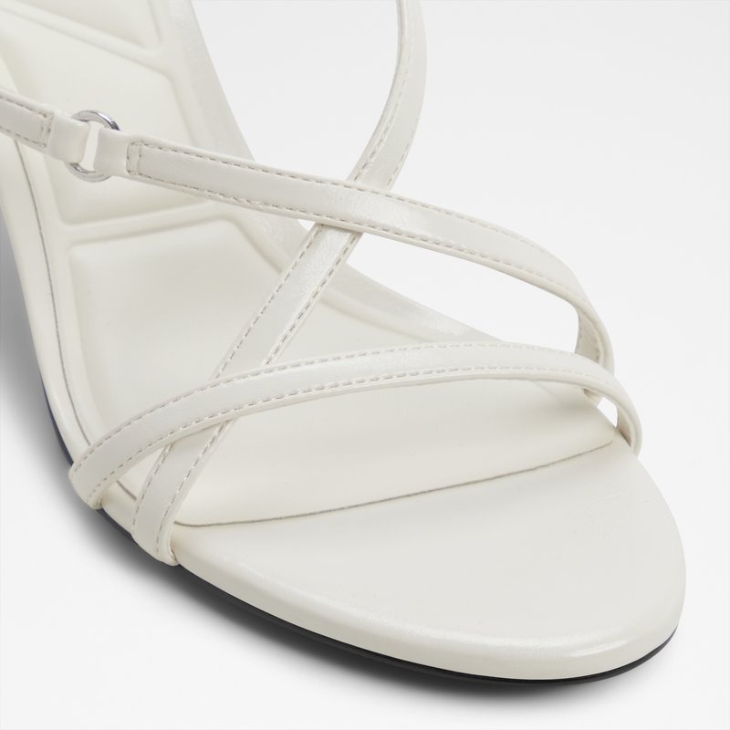 Sandale me takë, Aldo