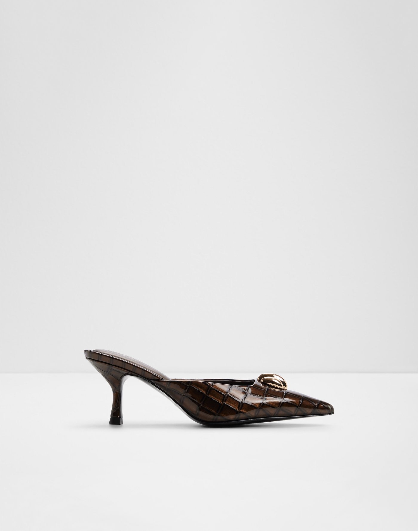 Shapka me takë, Aldo - 38