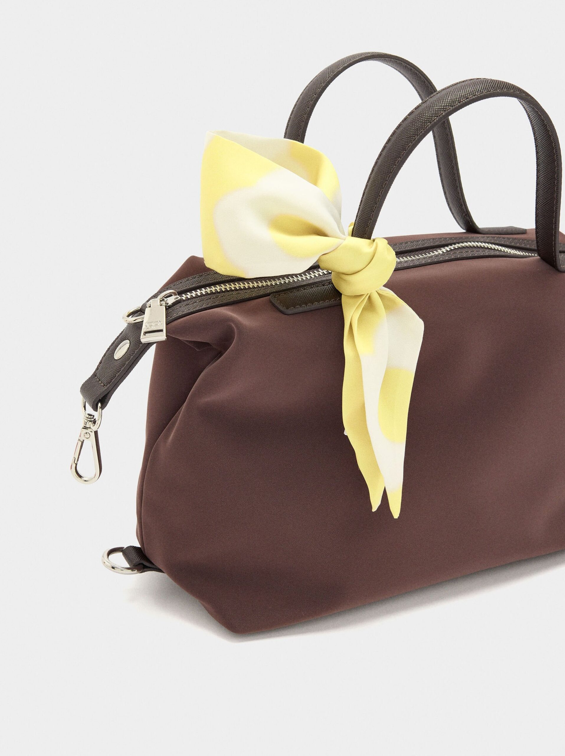 Çantë dore, Parfois