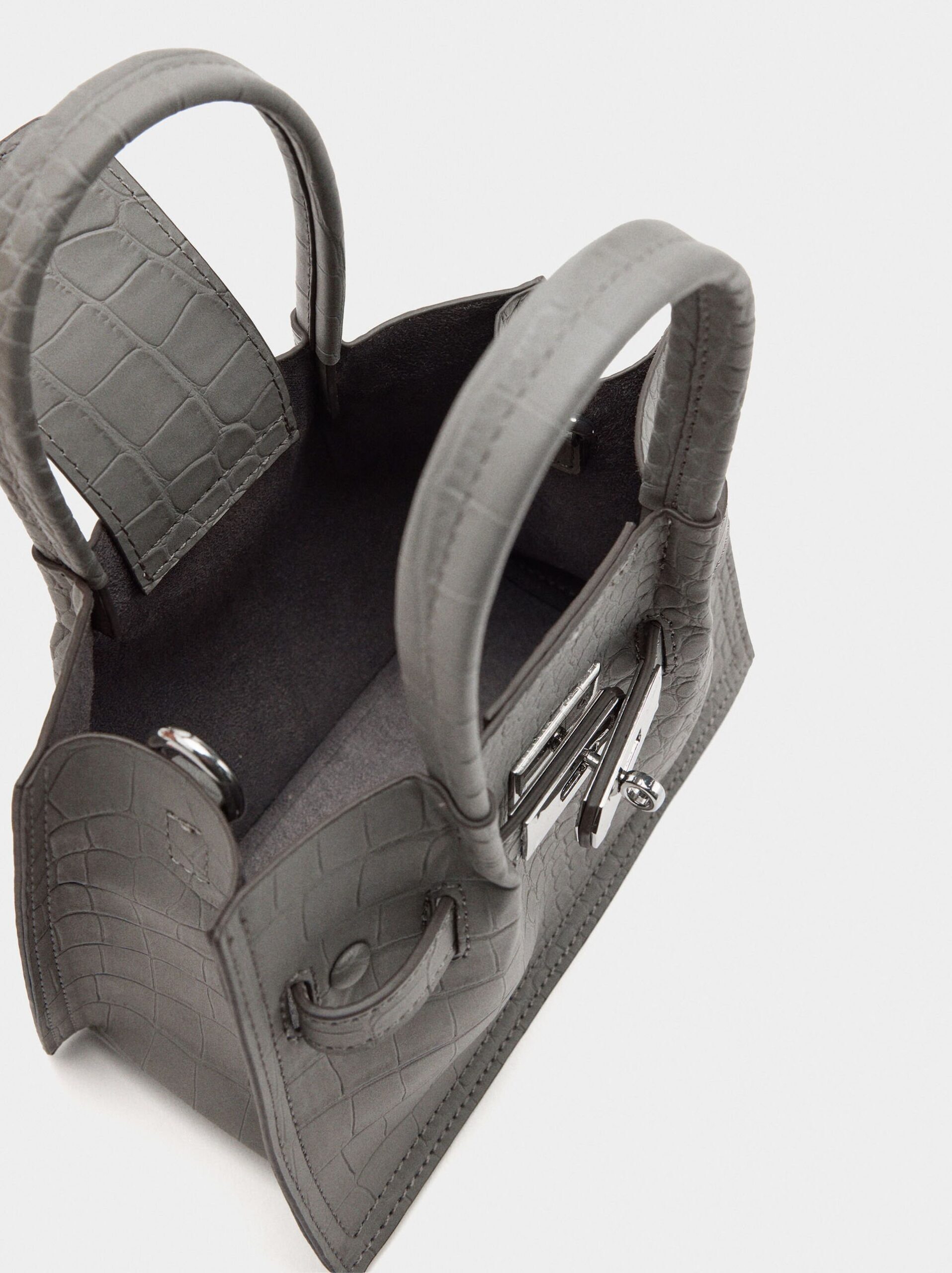 Çantë dore, Parfois