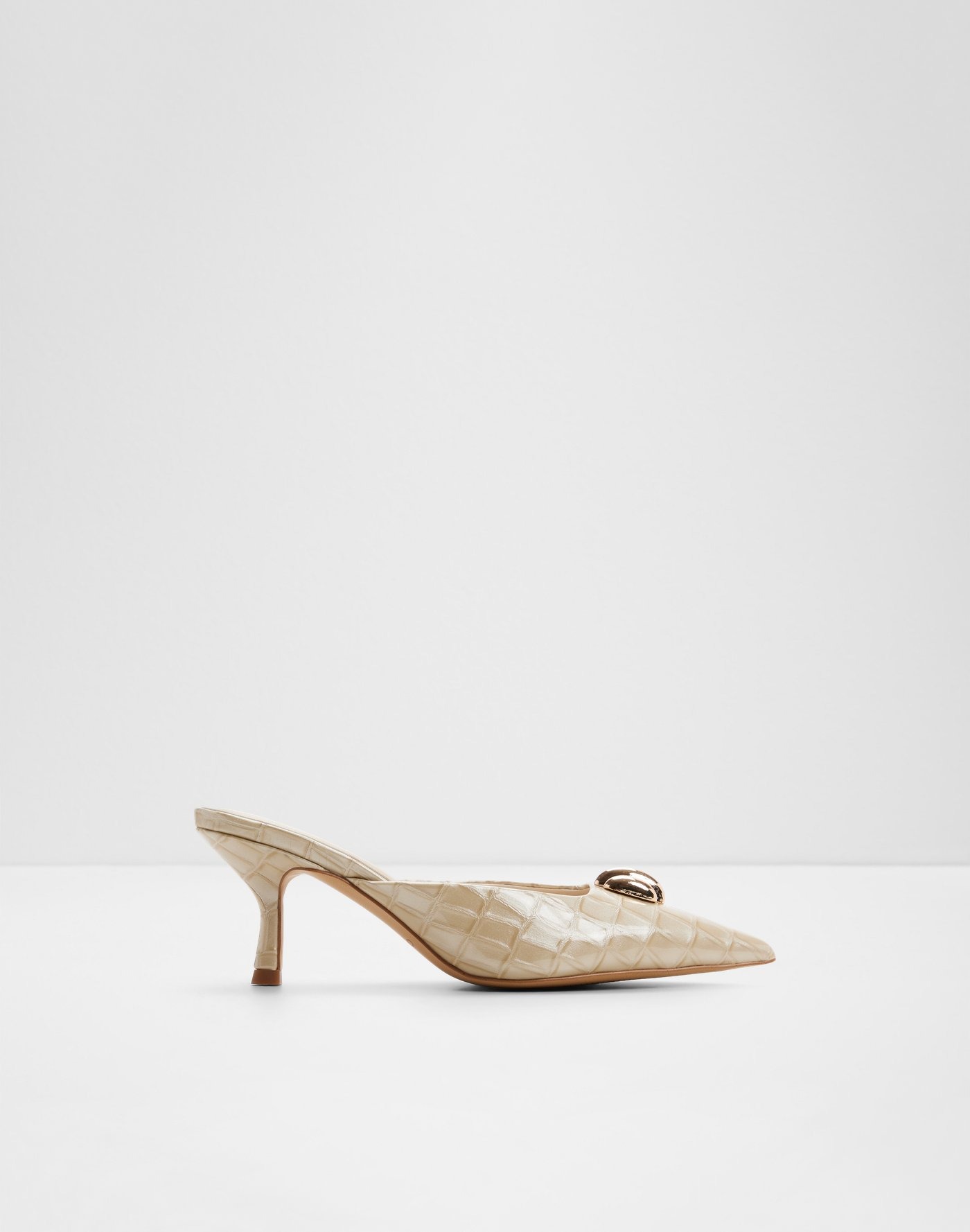 Shapka me takë, Aldo - 38