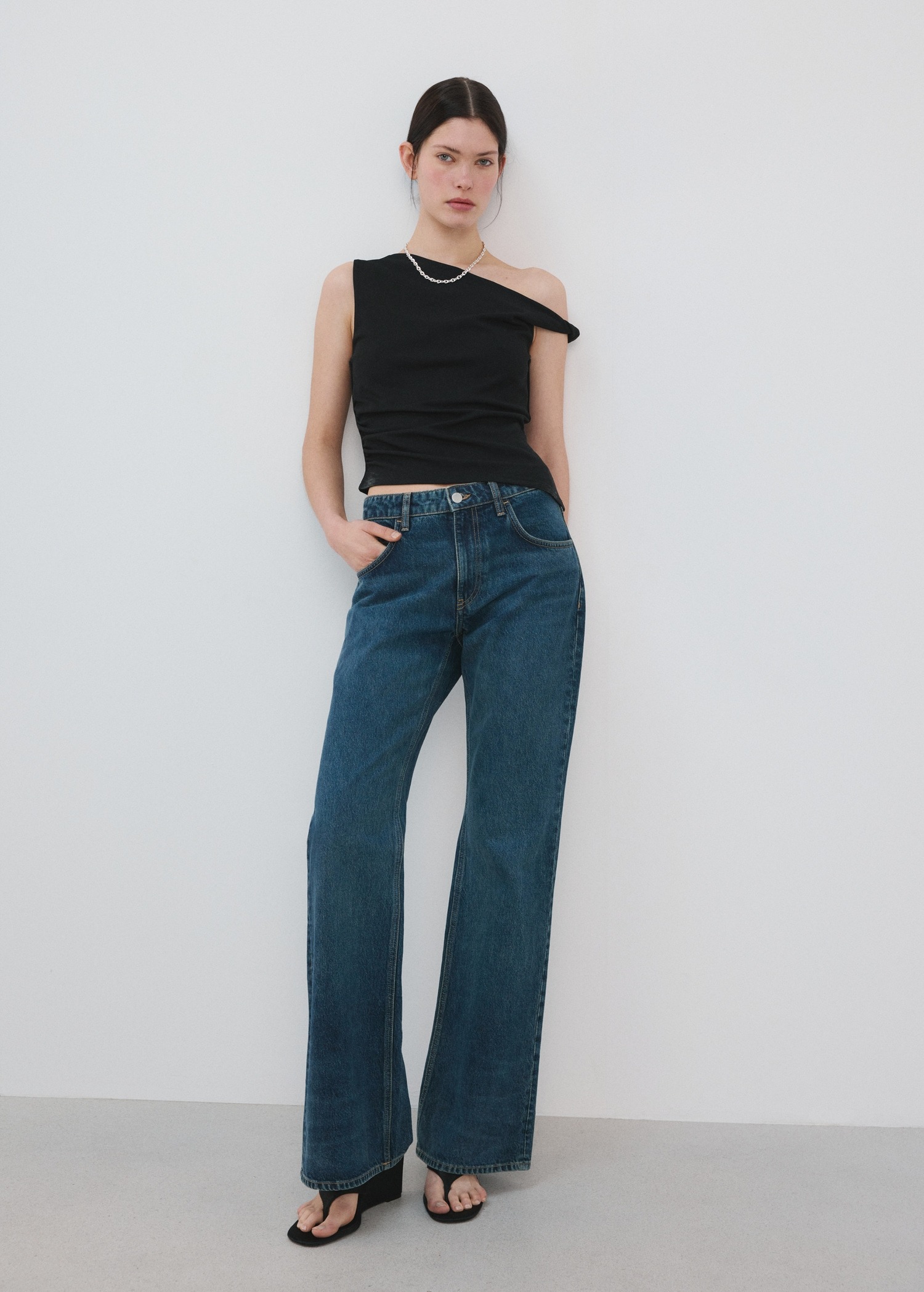 Kanatiere asimetrike, Mango - XS, E zezë