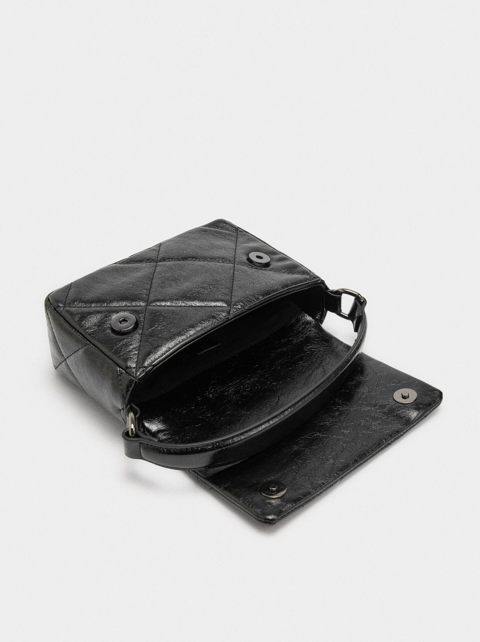 Çantë dore, Parfois