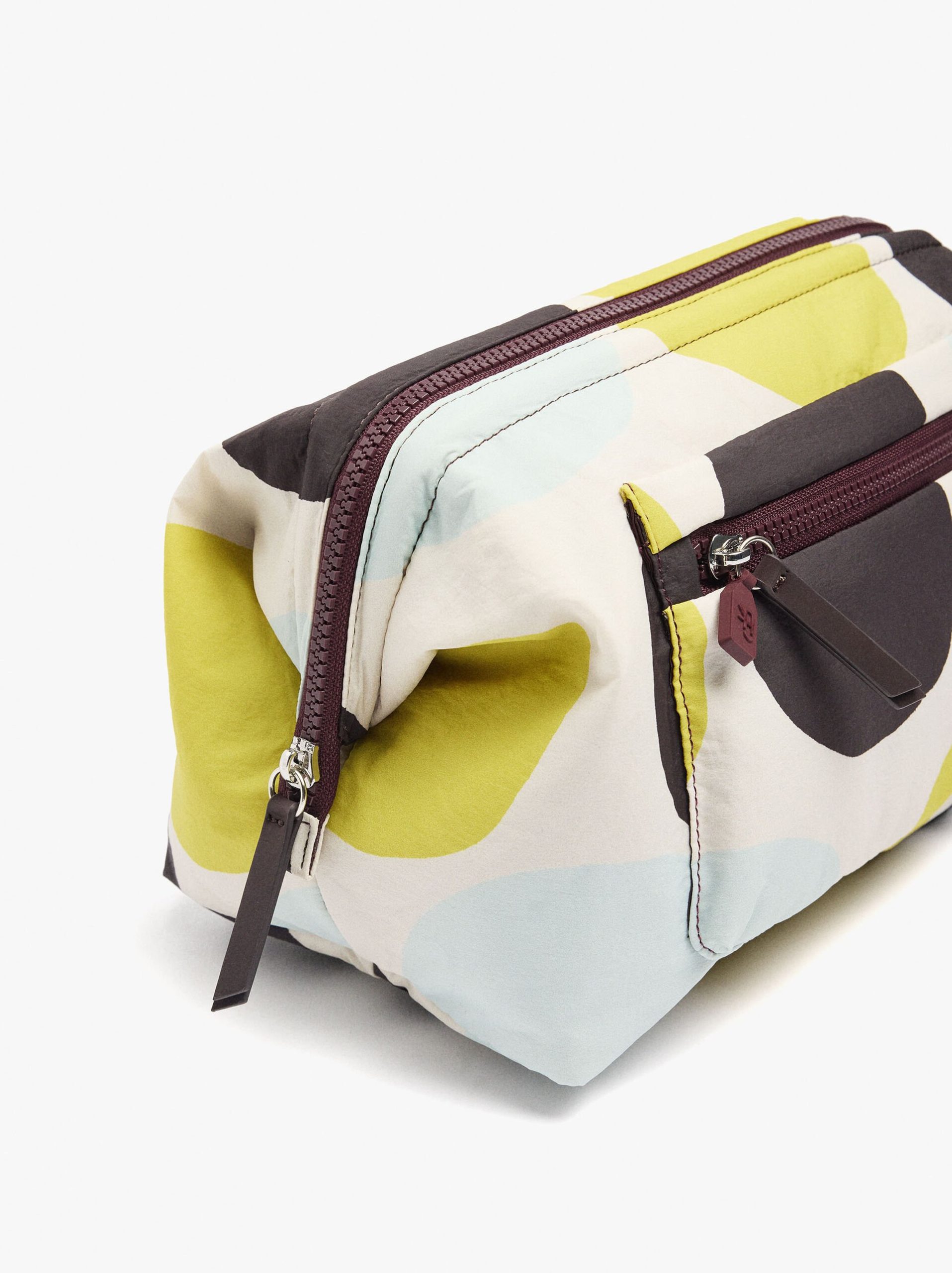 Çantë kozmetike, Parfois