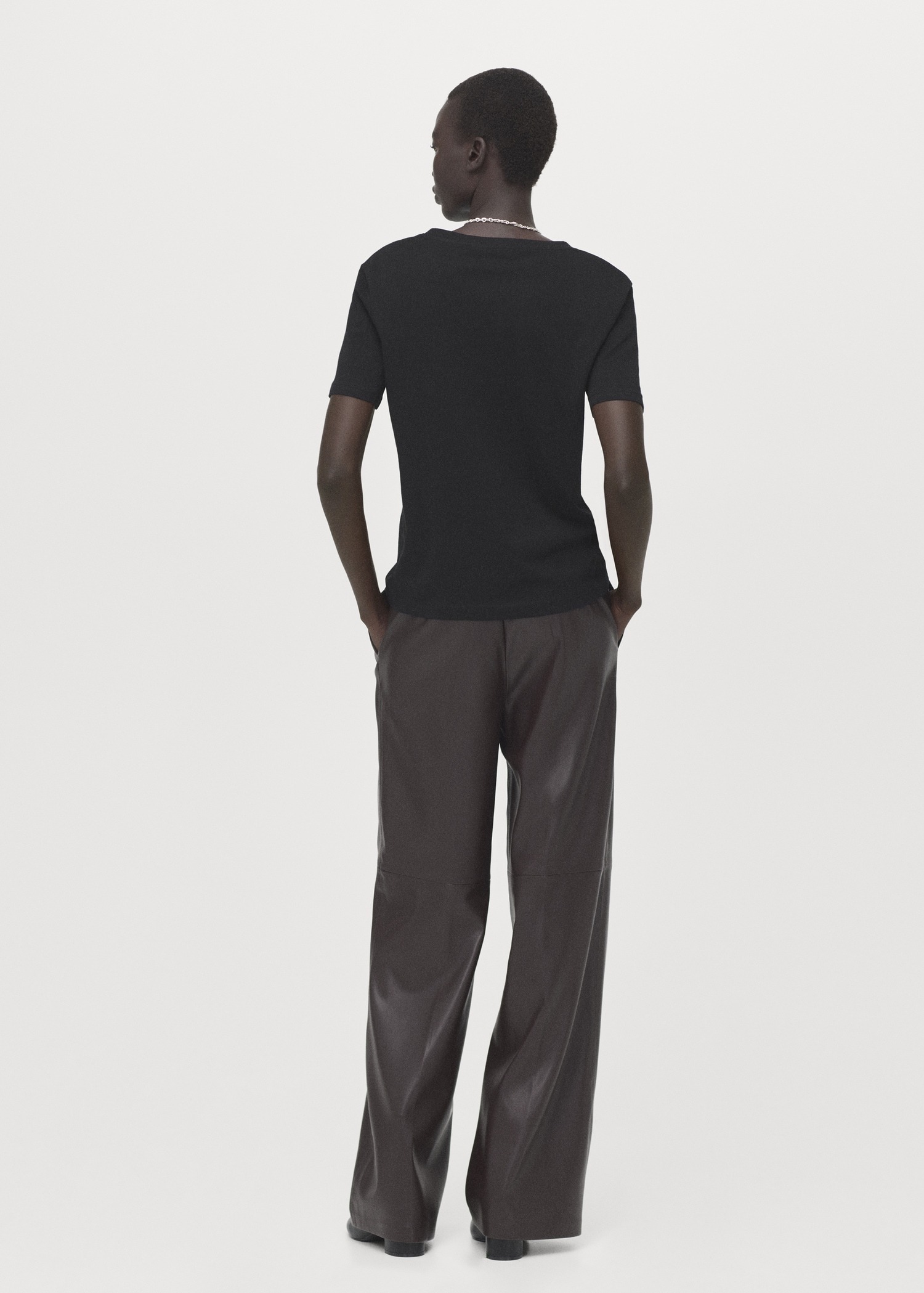 T-shirt pambuku, Mango