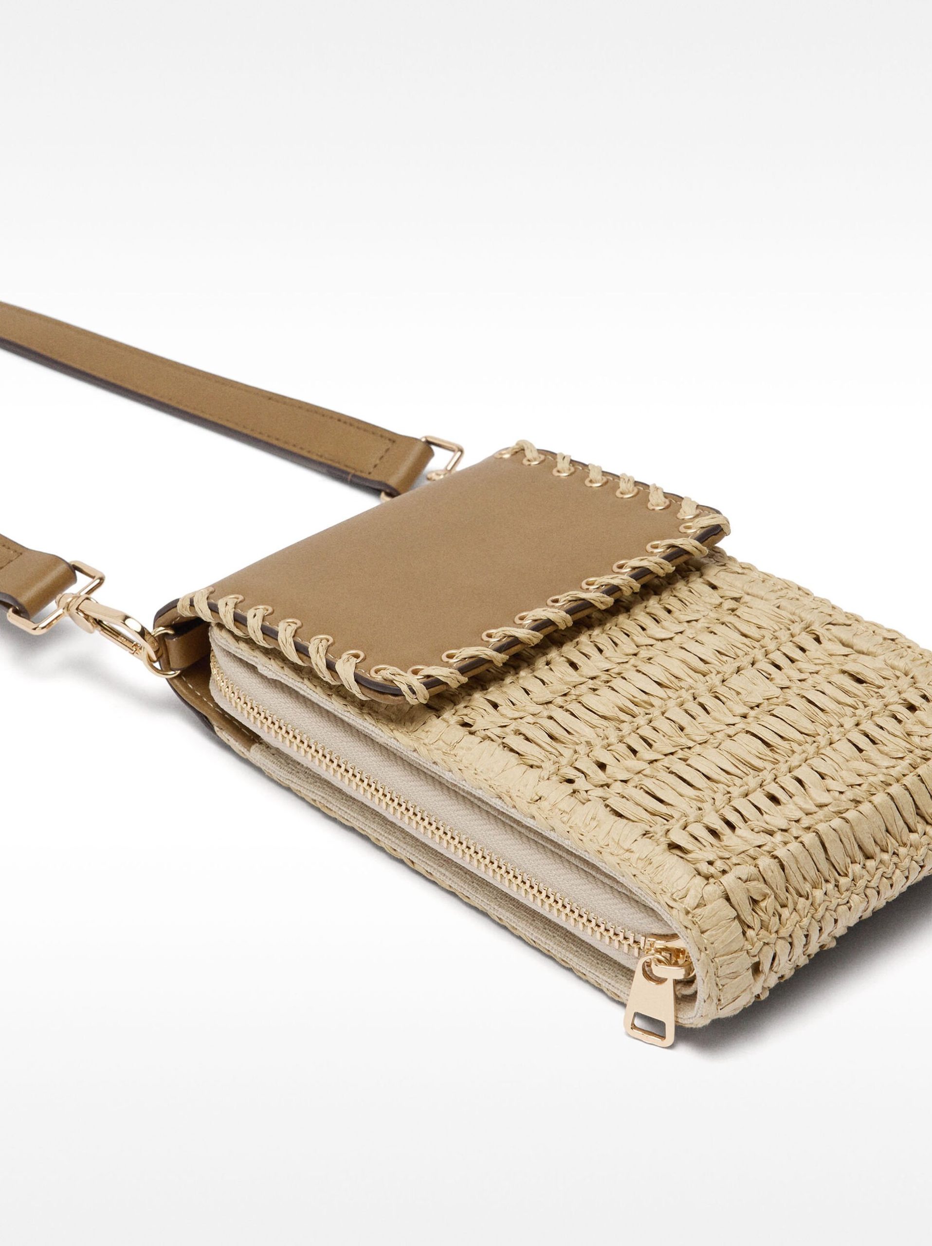 Mbajtëse telefoni, Parfois