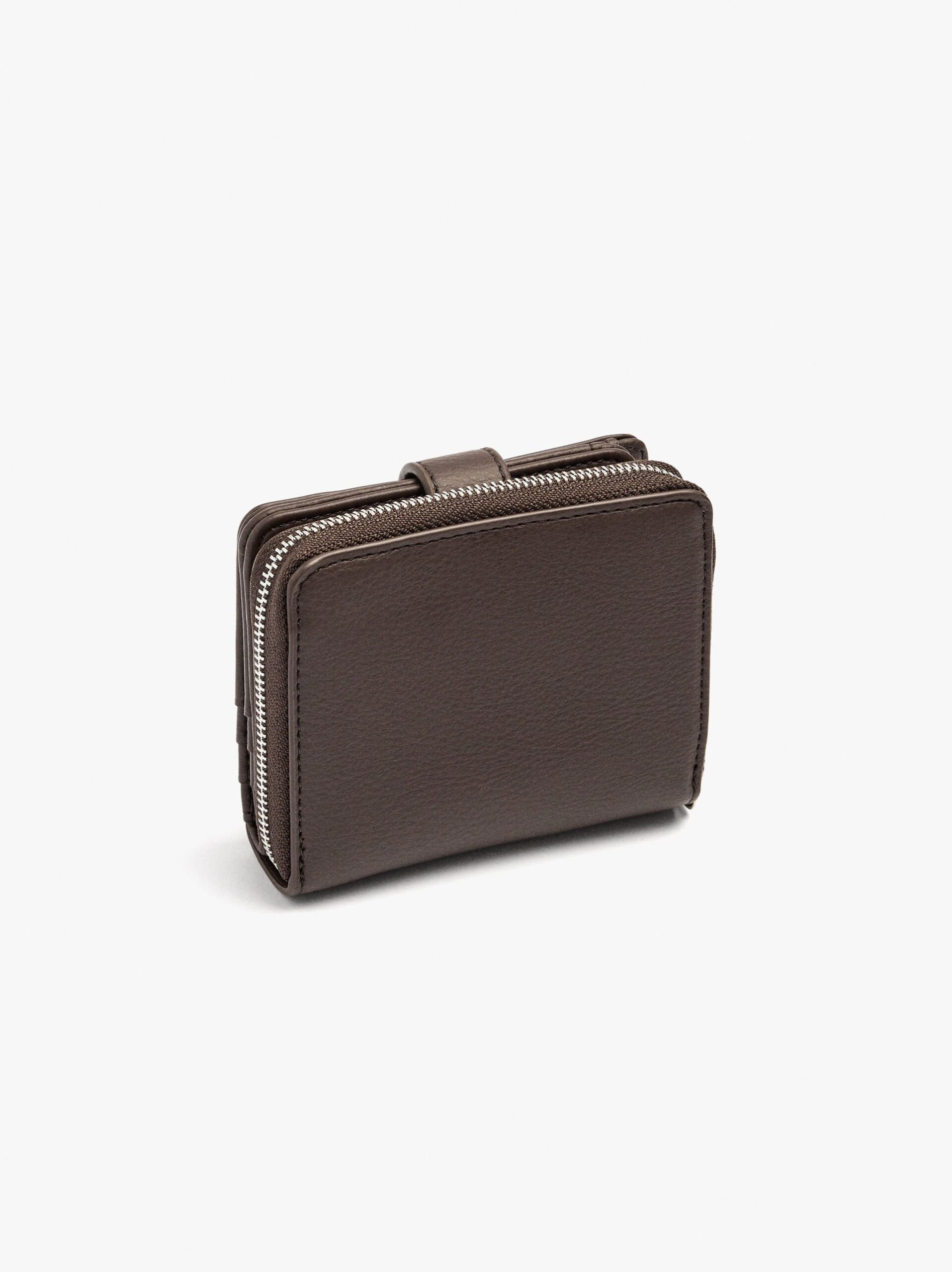 Portofol i vogël, Parfois