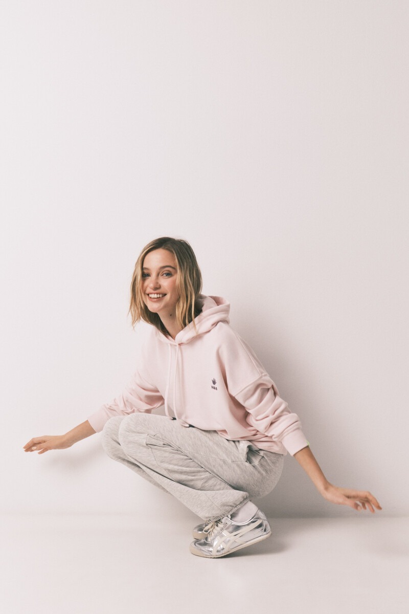 Tuta të gjata, Hi &amp; Bye