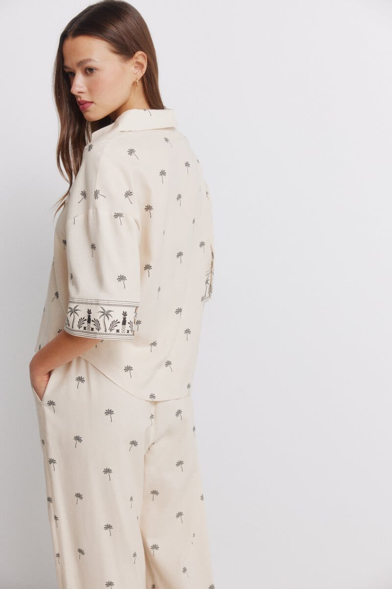 Këmishë për femra, Springfield