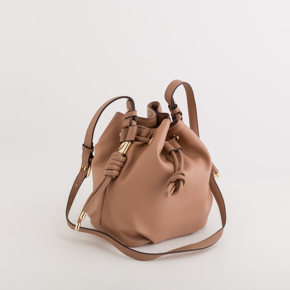 Çantë supi, Carpisa