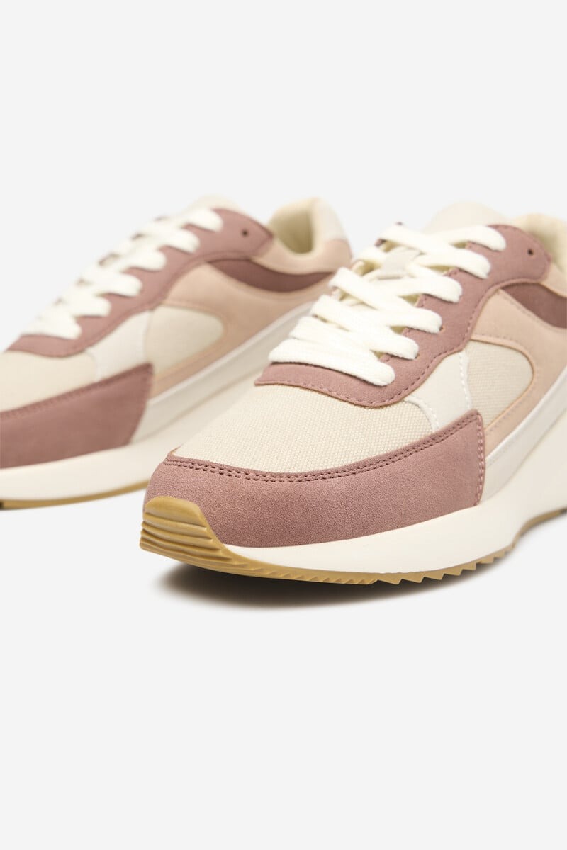 Atlete për femra, Cortefiel