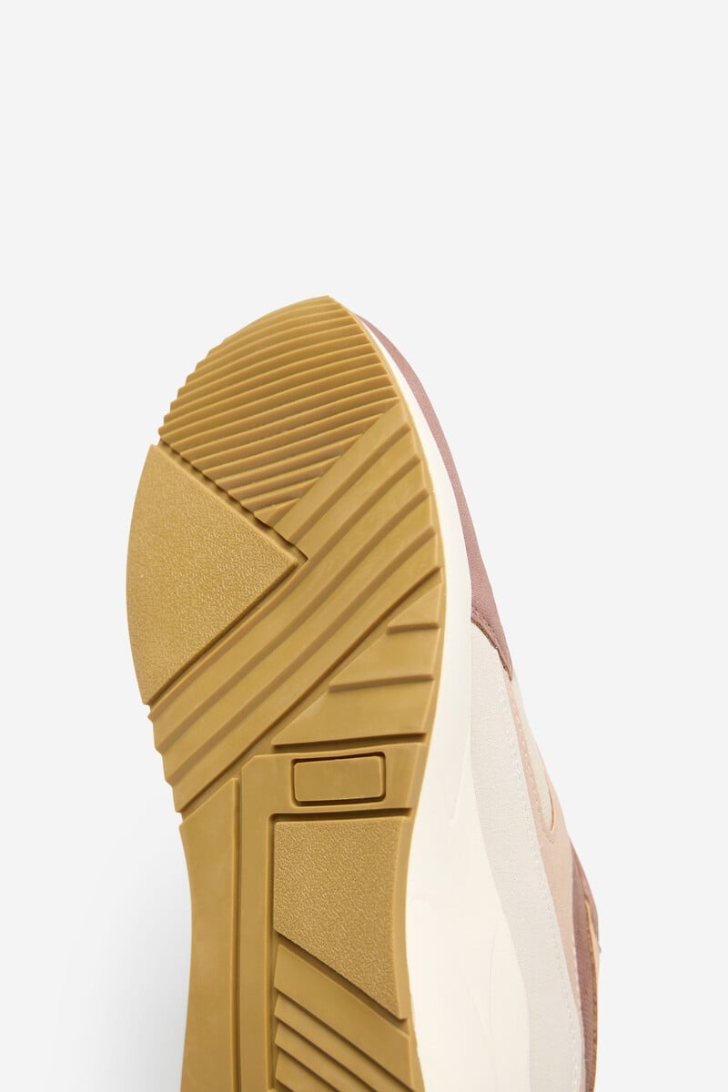 Atlete për femra, Cortefiel