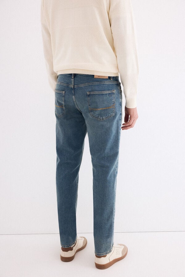 Xhinse të gjata, Pedro del Hierro