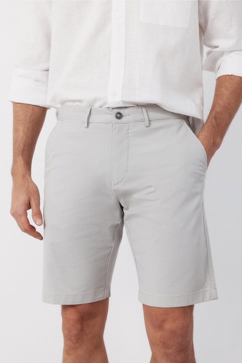Pantallona të shkurtra, Pedro del Hierro