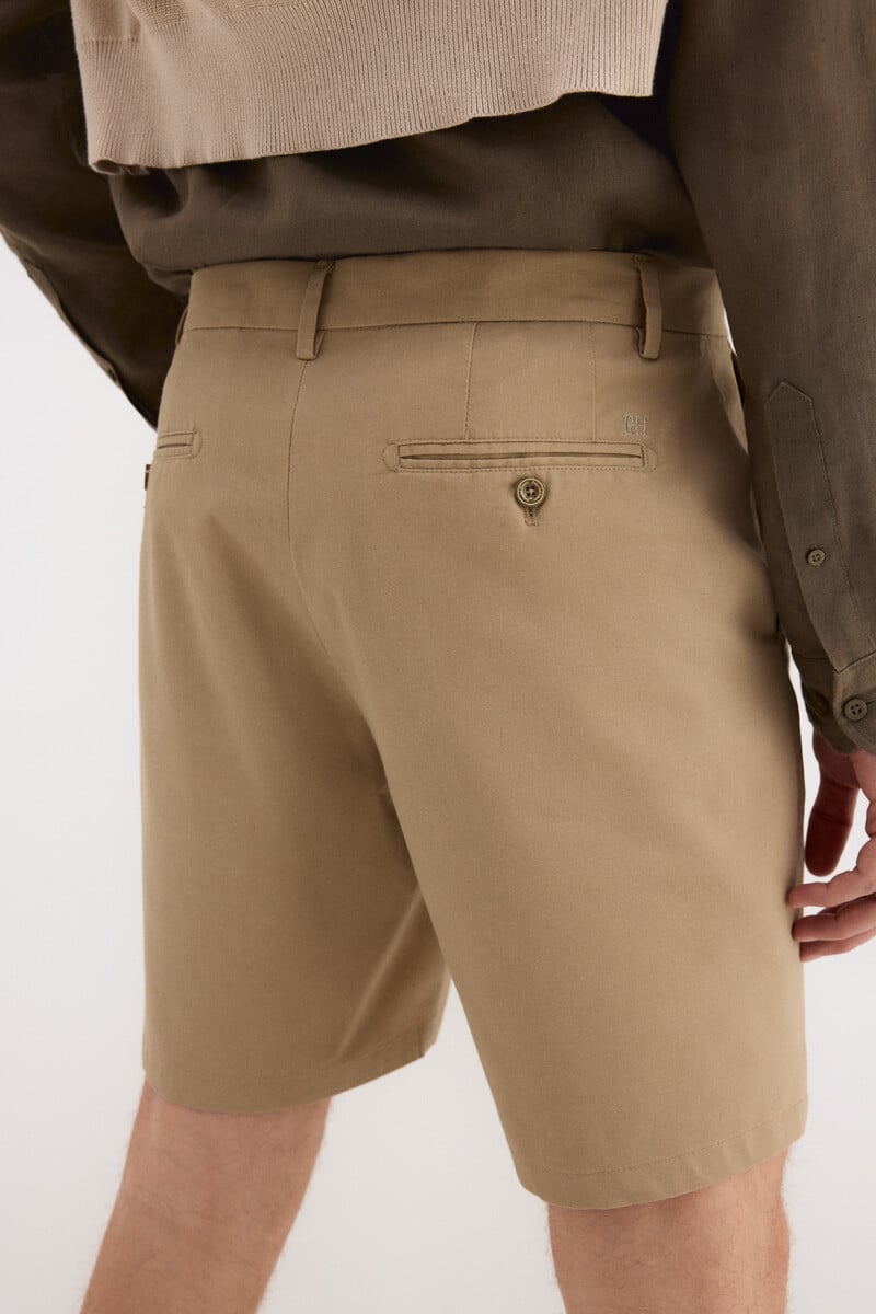 Pantallona të shkurtra, Pedro Del Hierro
