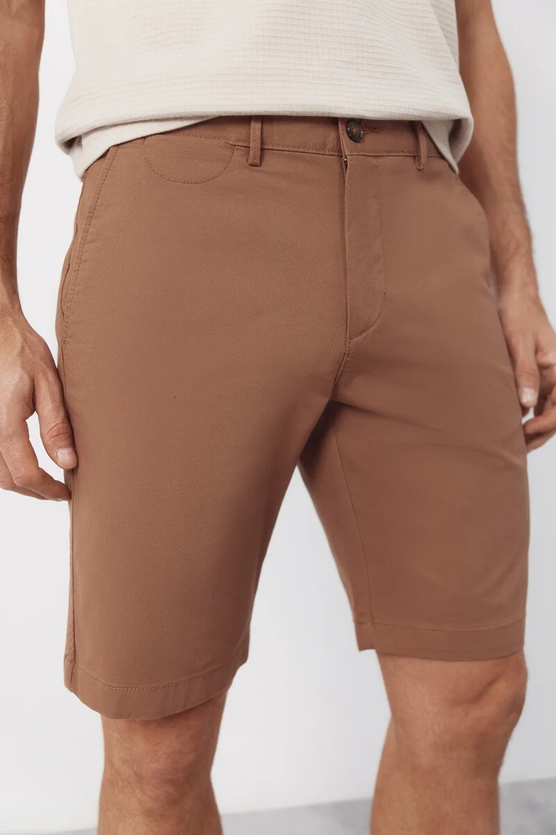 Pantallona të shkurtra, Pedro del Hierro