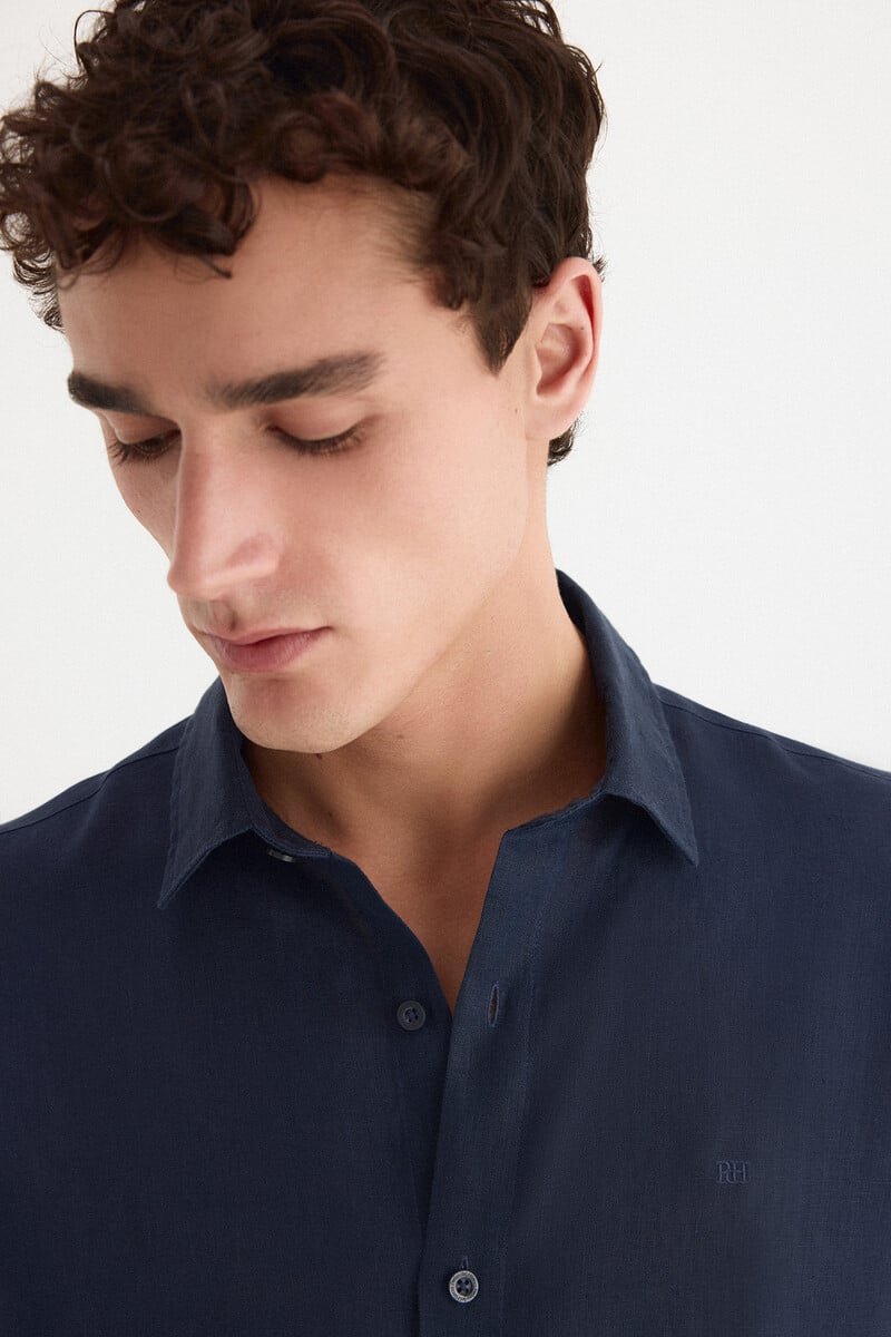 Këmishë lino, Pedro Del Hierro