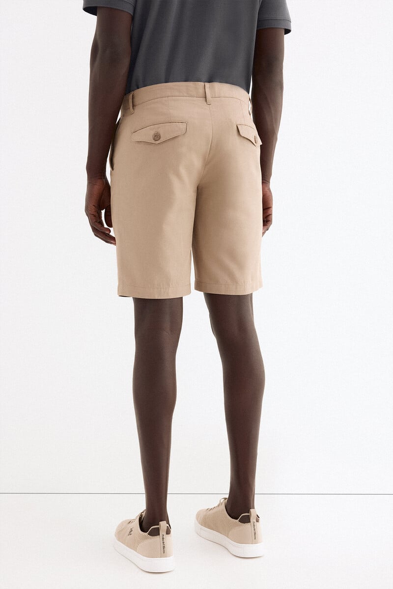 Pantallona të shkurtra, Pedro Del Hierro